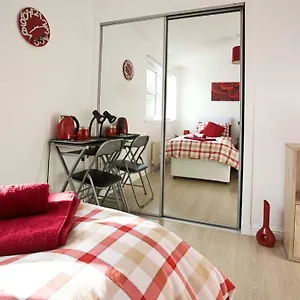 Gala - Free Parking Homestay
